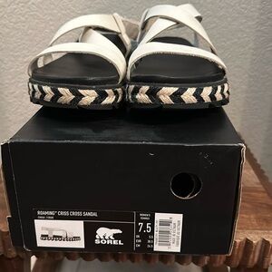 Sorel sandals 7.5- Roaming Criss Cross Sandal.